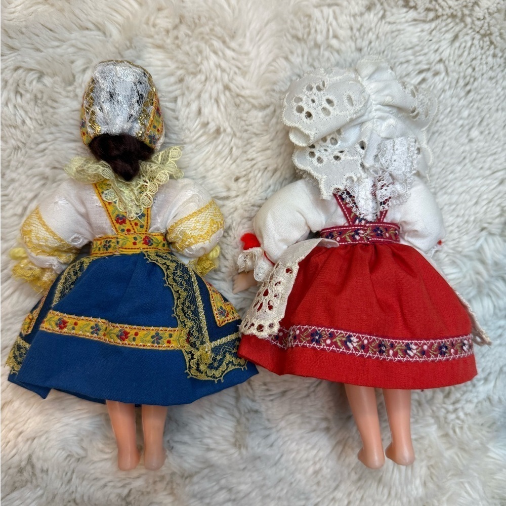 Vintage Traditional Dolls collectibles with Blue and White Dresses blinking eyes - Picture 4 of 10